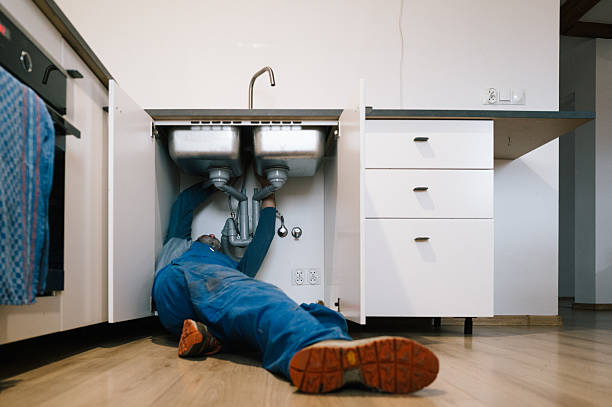Professional Emergency Plumber technician working in Pleasant Plains, IL